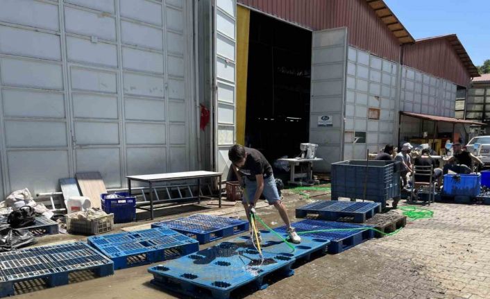 Selin ardından Bartın Atılım Sanayi Sitesi’nde temizlik çalışmaları devam ediyor