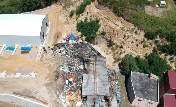 Sinop’ta inşaat firması deposu yangında küle döndü