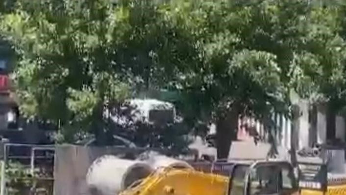 Şişli’de korku dolu anlar kamerada: Kavga sırasında yere düşerken silah ateş aldı