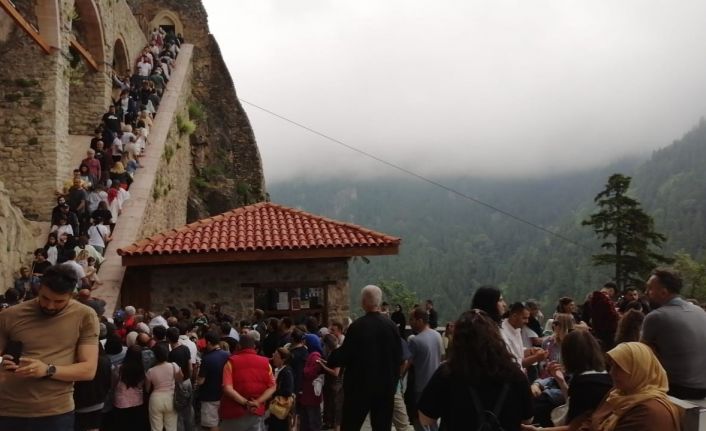 Sümela Manastırı’nı Kurban Bayramı tatilinde 20 bine yakın turist ziyaret etti