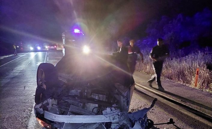 Takla atan otomobilde bulunan 4 kişi yaralandı