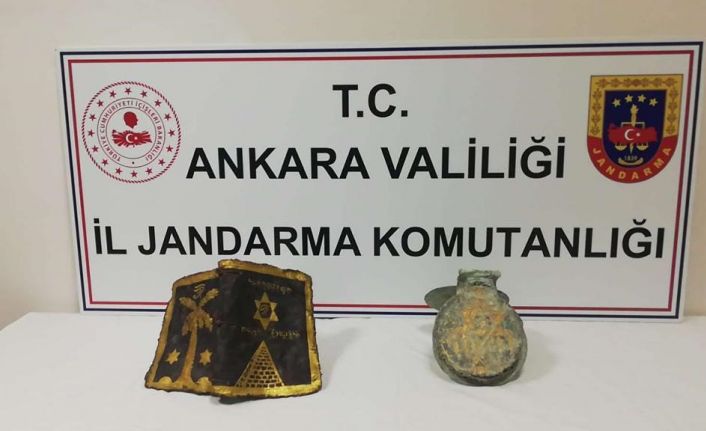 Tarihi eser kaçakçılarına darbe: 63 adet sikke 2 adet el yazması kitap ele geçirildi