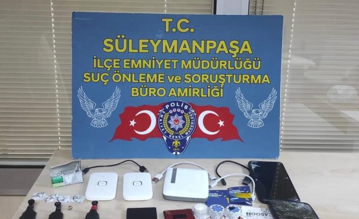 Tekirdağ’da ehliyet sınavı için kamera ve mikrofonlu düzenek kuran kopyacılar yakalandı