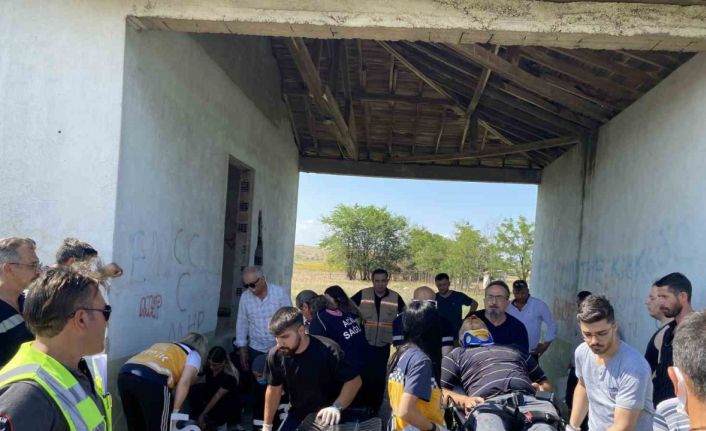 Tekirdağ’da işçileri taşıyan minibüs elektrik direğine çarptı: 7 yaralı