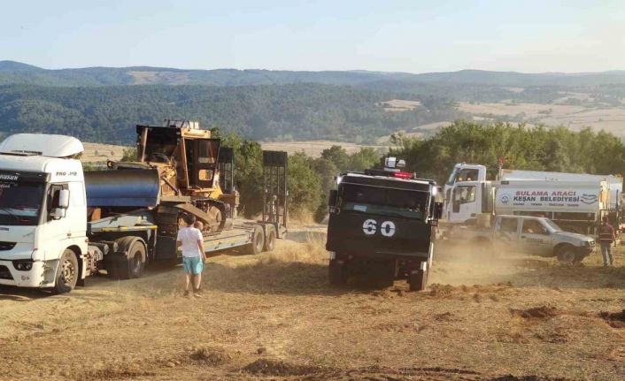 Tekirdağ’da orman yangınına müdahale sürüyor: 5 helikopter 2 yangın söndürme uçağı 3 toma olay yerinde