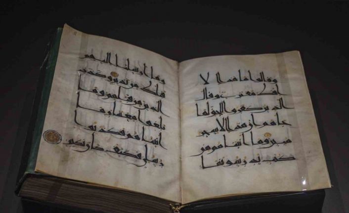 Topkapı Sarayı depolarından günyüzüne çıkartılan 300 Hüsn-i Hat eseri sergileniyor