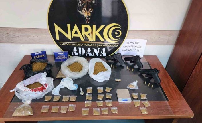 Torbacılardan 1 kilo 590 gram bonzai ele geçirildi, 2’si tutuklandı