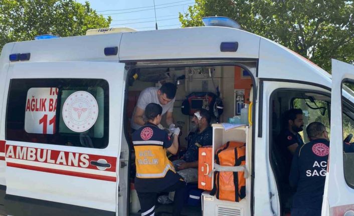 Trafikte yol verme kavgasında muştalı saldırı: 1 yaralı