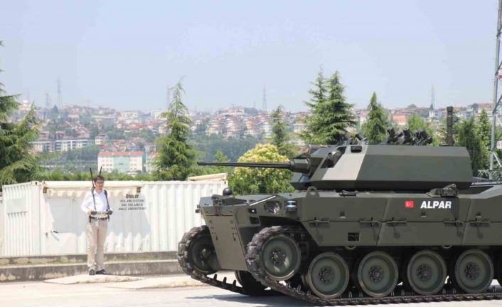 Türkiye’nin ilk ağır sınıf paletli insansız zırhlı aracı görücüye çıktı