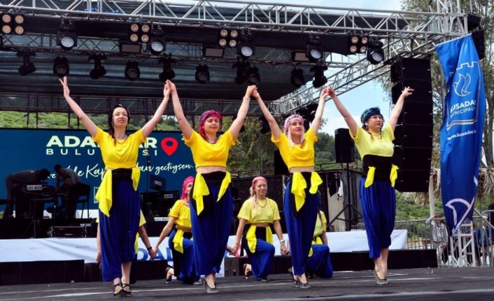 Ukraynalı savaş mağduru kadınlar kurdukları dans grubu ile hayata yeniden tutundu