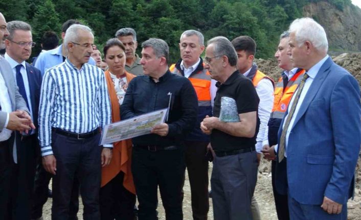 Ulaştırma Bakanı Uraloğlu, sel afetinden zarar gören Giresun’da incelemelerde bulundu