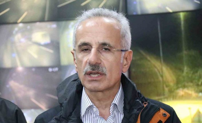 Ulaştırma ve Altyapı Bakanı Uraloğlu: “Ekiplerimiz süratle yol açma çalışmalarını sürdürüyor”