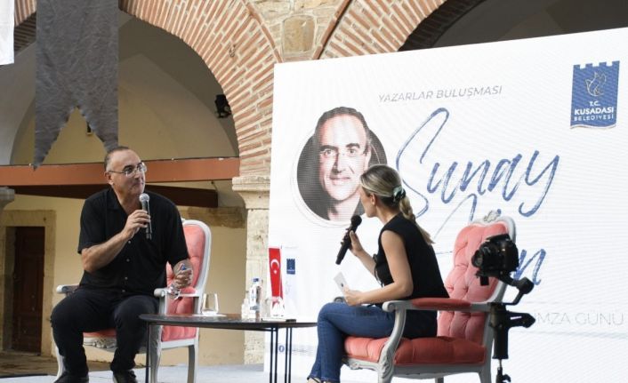 Ünlü şair ve yazar Akın: “Başkan Günel ile Kuşadası’nda çok büyük bir değişim olduğunu gördüm”