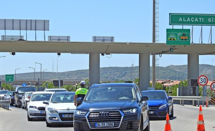 Ünlü tatil merkezi Çeşme’ye bayramda 217 bini aşkın araç giriş yaptı