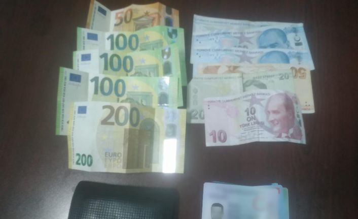 Unutulan binlerce lira ve değerli eşyalar sahiplerine teslim edildi