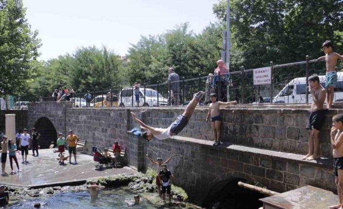 Uzmanı uyardı: Serinlemek için tercih edilen havuzlar hastalık saçıyor
