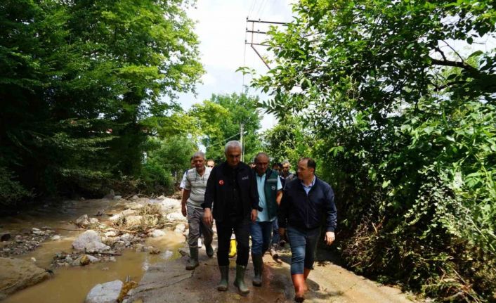 Vali Çakır: “4 mahallemizde irili ufaklı 100’den fazla binamız selden etkilendi”