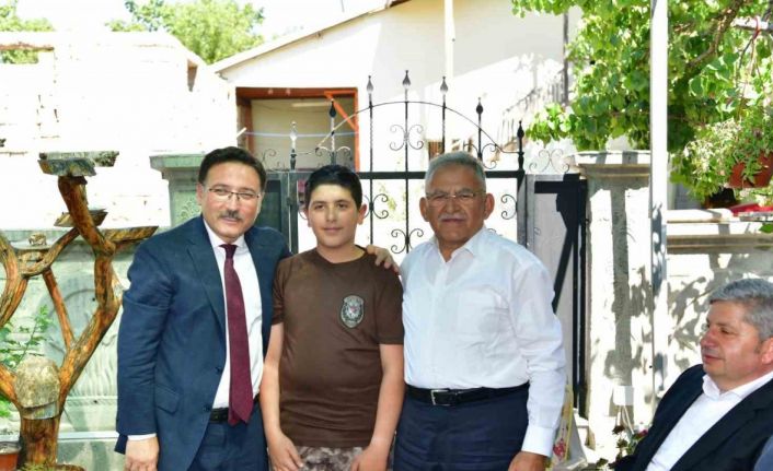 Vali Çiçek ve Başkan Büyükkılıç, 15 Temmuz Şehidi Cennet Yiğit’i kabri başında andı