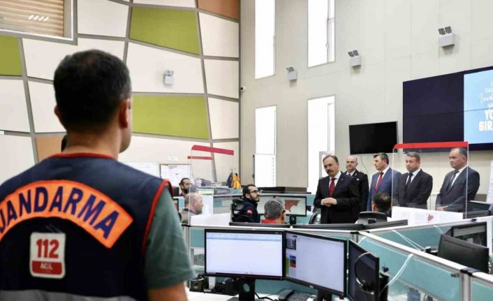 Vali Kızılkaya 112 Acil Çağrı Merkezi personeliyle bir araya geldi