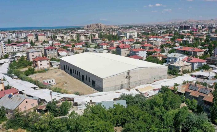 Van’da kapalı semt pazarlarının yapımı sürüyor