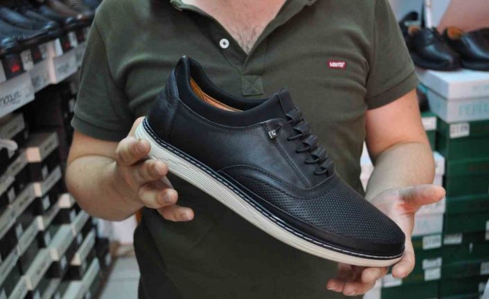 Vatandaş yaz aylarında hafif ve ince tabanlı ayakkabıları tercih ediyor