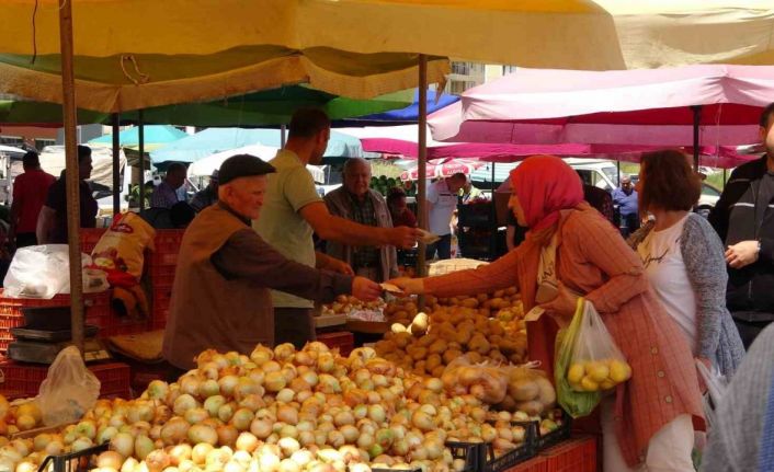 Yağış ve sel baskınları pazar fiyatlarını etkiledi