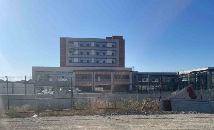 Yapımı süren devlet hastanesinde hırsızlık: 350 bin TL değerinde bakır çaldılar