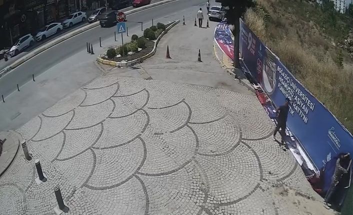 Yapımı yıllardır devam eden Tuzla-Kaynarca-Pendik metro inşaatının reklam panosu bir yılda 10 kez değiştirildi