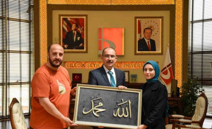 Yaptığı filografi çalışmasını Rektör Prof. Dr. Şükrü Beydemir’e hediye etti