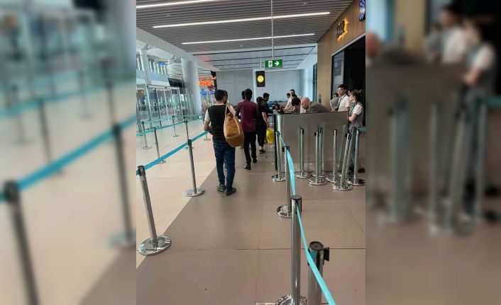 Yasa dışı yollarla ülkeye giren 12 düzensiz göçmen sınır dışı edildi