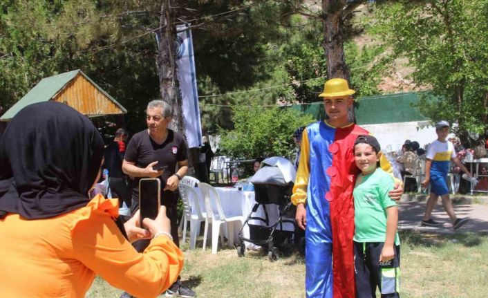 Yetim çocuklar doyasıya eğlendi