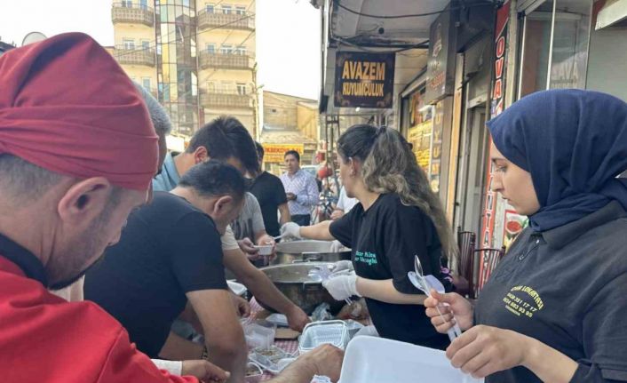 Yüksekova’da aşure dağıtımına yoğun ilgi