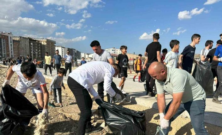 Yüksekovalı 200 sporcu çevre temizliği yaptı