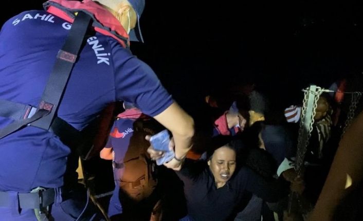 Yunanların geri ittiği göçmenleri Sahil Güvenlik kurtardı