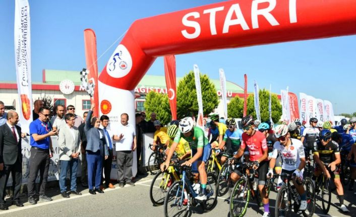 100. Yıl Cumhuriyet Bisiklet Turu’nda Samsun-Çorum etabının startı verildi