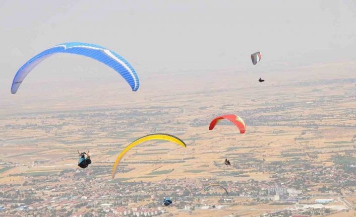 10. Akşehir XC Open Türkiye Yamaç Paraşütü Yarışması başladı