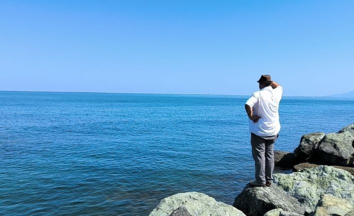 10 gündür sahilde denizde kaybolan ağabeyinden gelecek bir haberi bekliyor