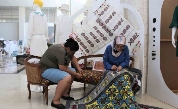 10 santimetreye 36 düğüm atılarak 2 yılda tamamlanan koltuk 100 bin TL’ye alıcısını bekliyor