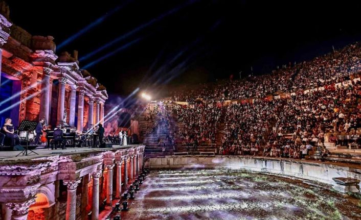 1800 yıllık antik tiyatroda unutulmaz akşam
