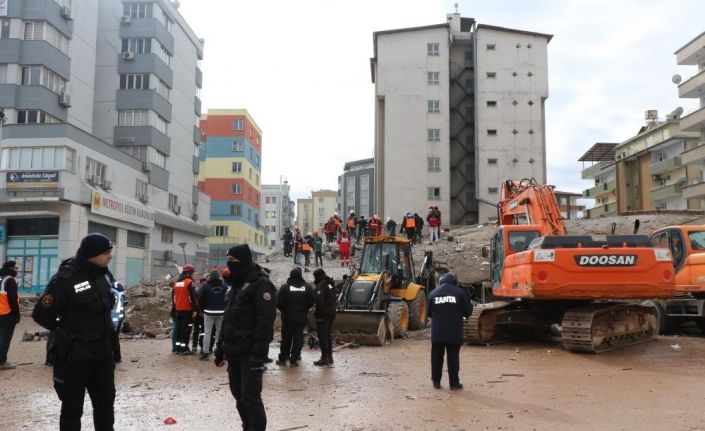 21 kişiye mezar olan Gölgeler Apartmanı’nın betonunda dere kumu ve çakıl kullanılmış