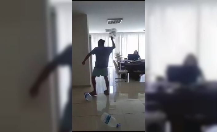 "34 gündür suyum akmıyor" deyip ASAT Alanya Şubesi’ni bastı, evinin vanası kapalı çıktı
