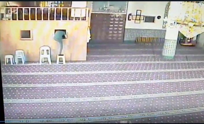 34 yıl kesinleşmiş cezası bulunan hırsız önce kameraya sonra polise yakalandı