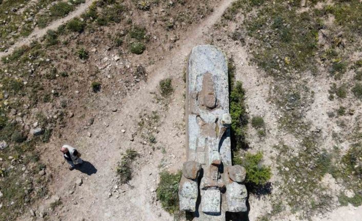 3 bin 500 yıldır yerde yatan dünyanın en büyük anıtı ayağa kaldırılacağı günü bekliyor
