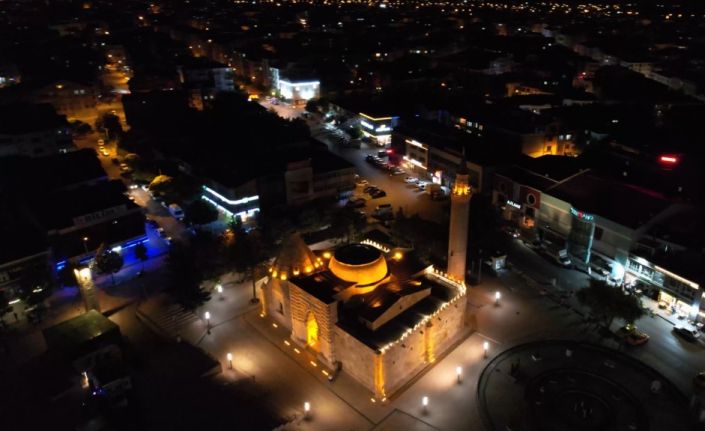 8 asırlık Selçuklu eseri Cacabey Medresesi drone görüntüsüyle hayran bıraktı