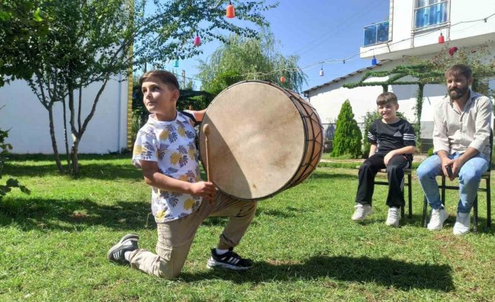 8 yaşında düğünlerin vazgeçilmezi oldu