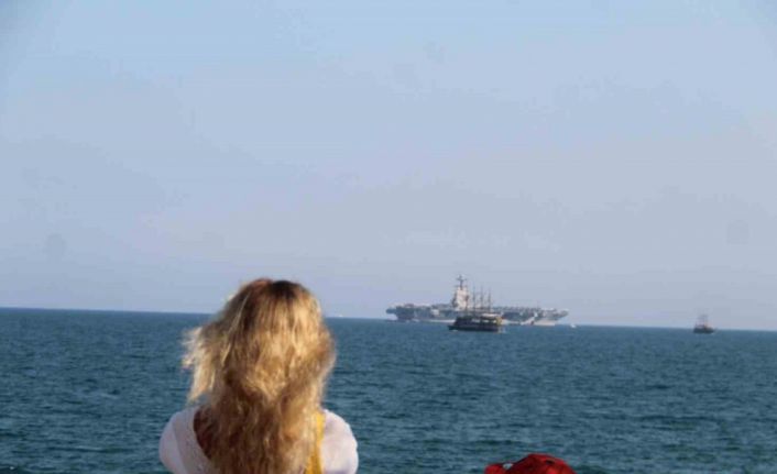 ABD uçak gemisi Antalya’ya demirledi