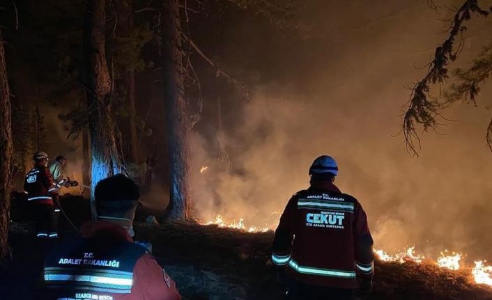 Adalet Bakanı Tunç: “CEKUT ekipleri Çanakkale’deki orman yangınına destek için 13 farklı ilden yola çıktı”