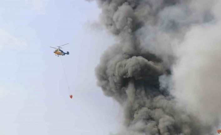 Adana Valisi Elban: “Yangına müdahale sürüyor, diğer yerlere sıçrama ihtimali azaldı”