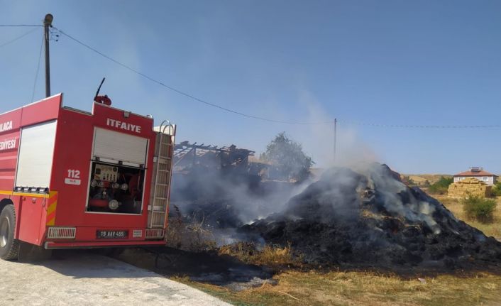 Alaca’da çıkan yangında 400 saman balyası kül oldu