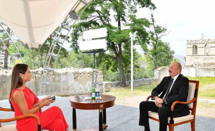 Aliyev: “Ermenistan, toprak bütünlüğümüz ile ilgili tüm iddialarını bir kenara bırakırsa, o zaman kısa sürede bir barış seçeneği bulabiliriz”